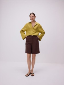 Szorty bermudy z paskiem - ciemnobrązowy