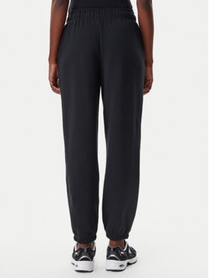 New Balance Spodnie dresowe Essentials WP41500 Czarny Relaxed Fit