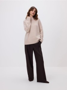 Wełniany sweter - beżowy