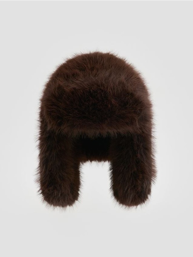 Czapka ze sztucznego futerka - brązowy