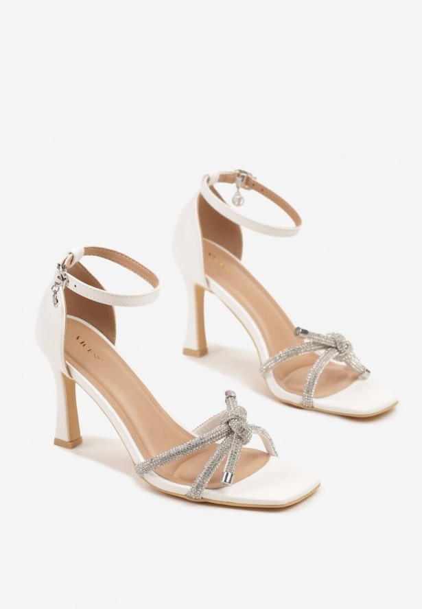 Białe Sandały Vices z Cyrkoniowymi Paskami Erathela