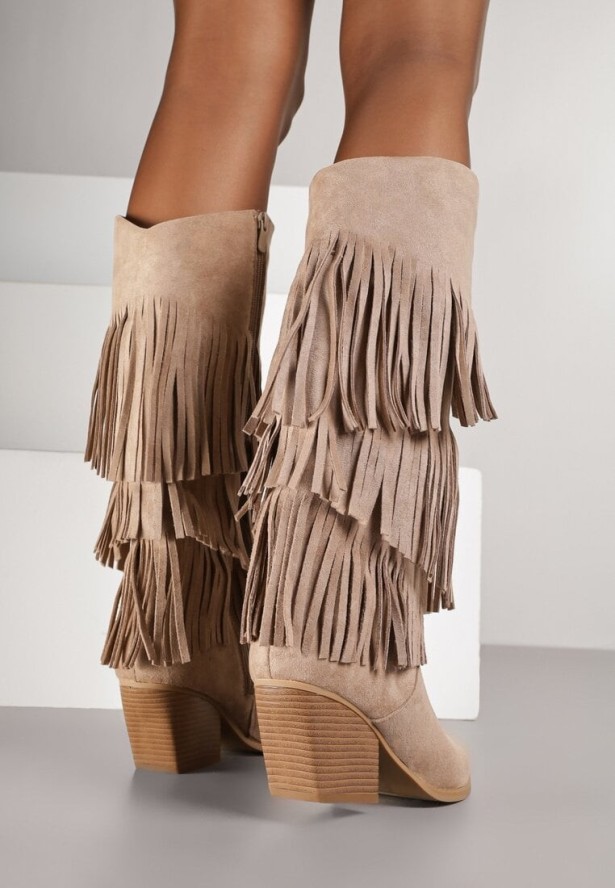 Ciemnobeżowe Kozaki Typu Kowbojki na Stożkowym Obcasie z Frędzlami Acirrive