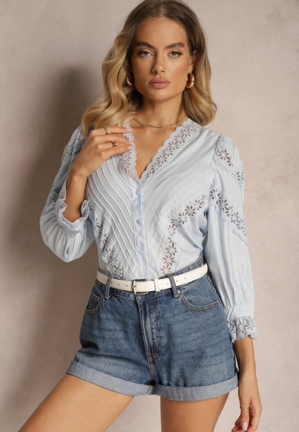 Jasnoniebieska Koszula z Wiskozy z Rękawami 7/8 Ozdobiona Koronką i Falbankami przy Mankietach Waerata