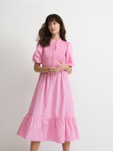 Bawełniana sukienka z wiązaniem - różowy