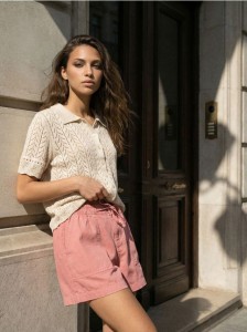 Szorty jeansowe high waist z gumką w pasie - różowy