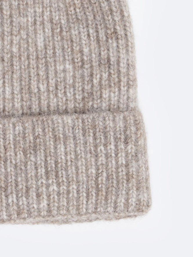 Czapka damska zimowa z pomponem z dodatkiem wełny beżowa Polenia 801