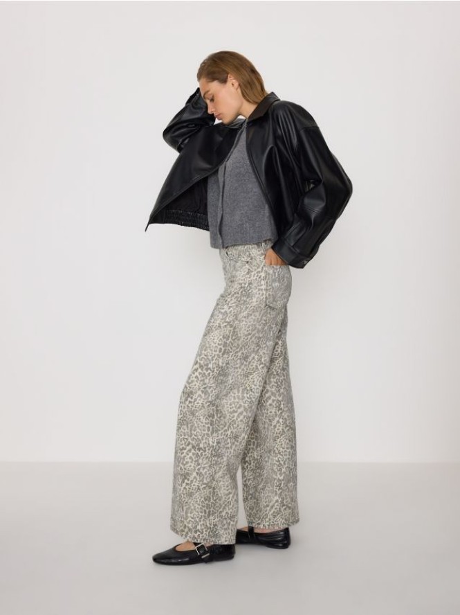 Jeansy w zwierzęcy wzór - beżowy