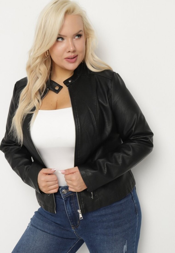 Czarna Kurtka Ramoneska Ozdobiona Paskiem pod Szyją Milvezia