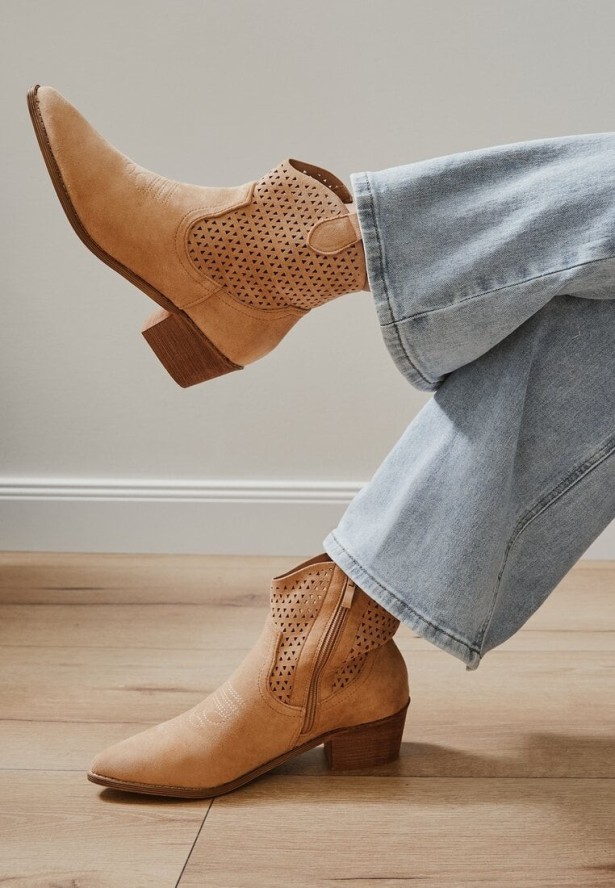 Beżowe Ażurowe Botki Vices w Stylu Kowbojek na Obcasie Norfedi
