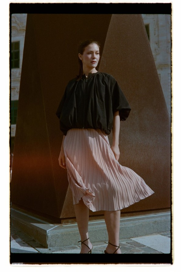 Plisowana spódnica beżowa