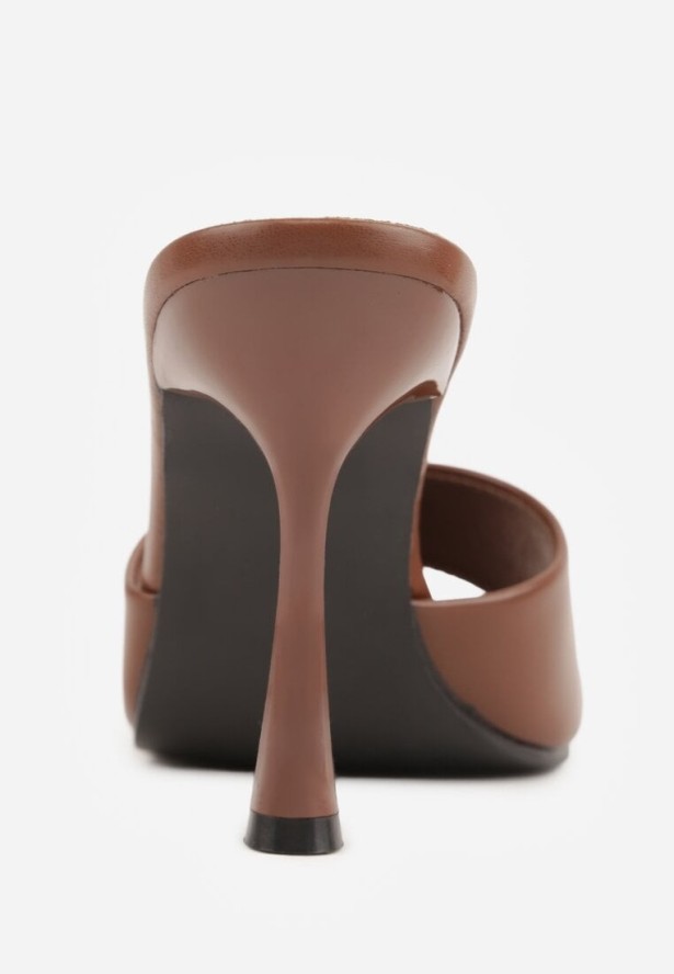 Brązowe Klapki na Szpilce Ozdobione Kwadratowym Noskiem Eudanassa