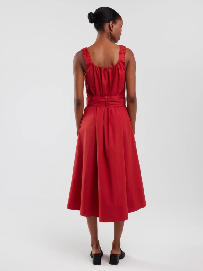 Sukienka damska midi na ramiączkach z paskiem ceglano-czerwona Ruena 704