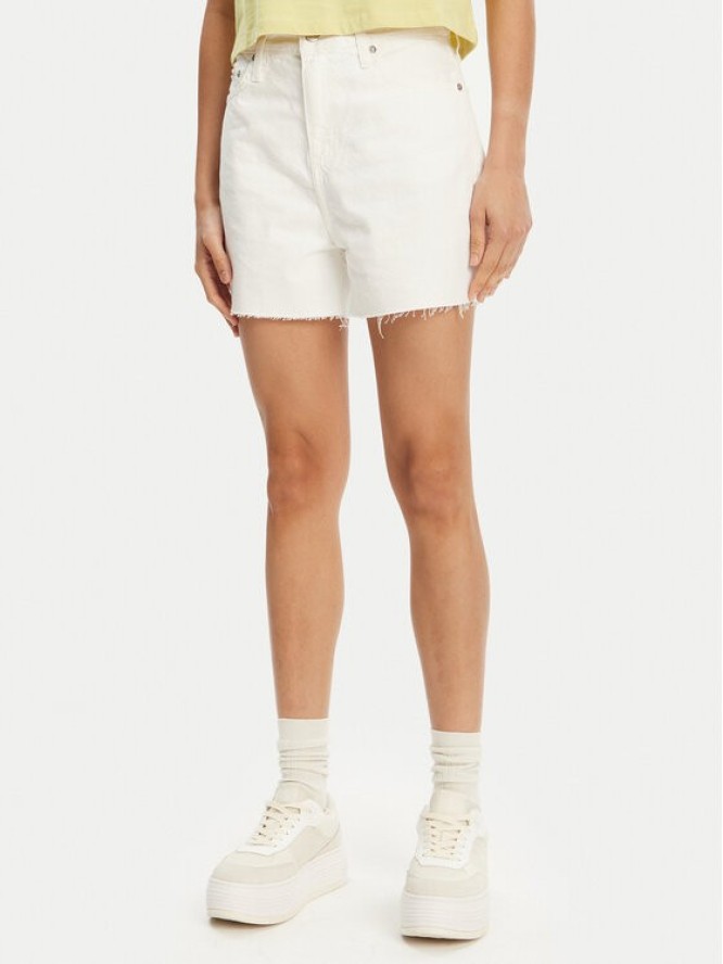 Calvin Klein Jeans Szorty jeansowe J20J225153 Biały Mom Fit