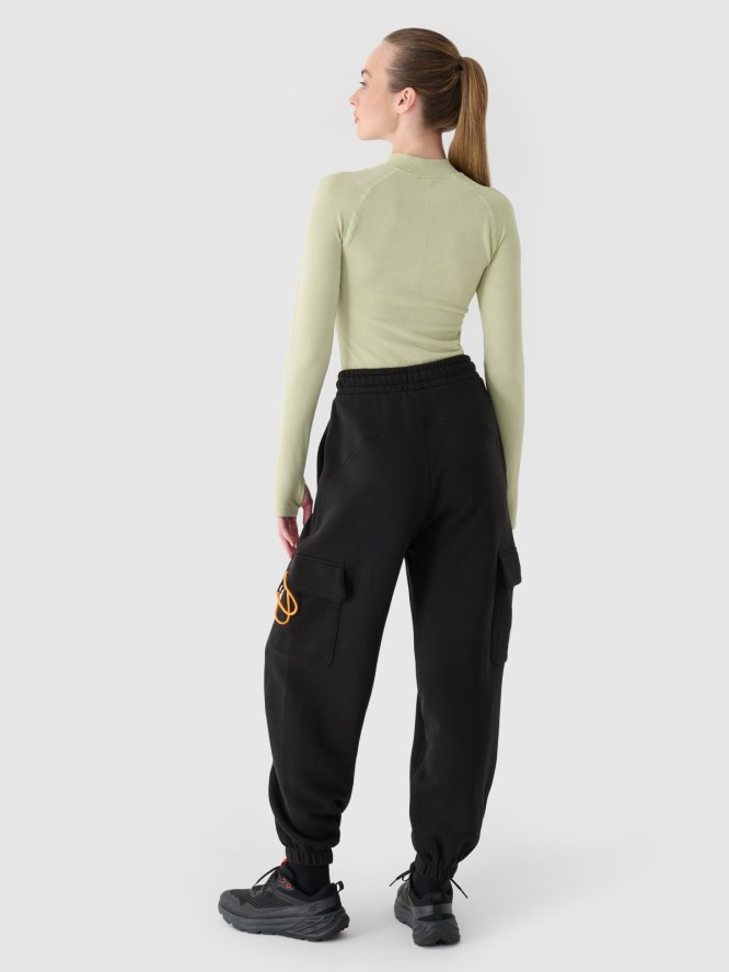 4F Spodnie dresowe joggery damskie - czarne XS