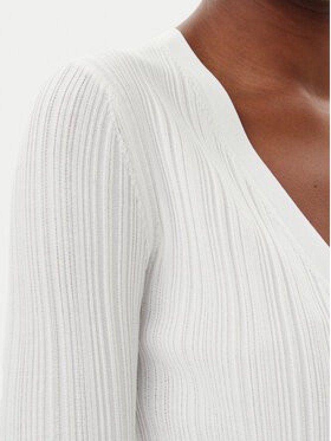 IVY OAK Sukienka dzianinowa Kloe IO113135 Écru Regular Fit