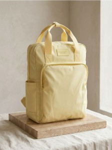 Podróżny nylonowy plecak z kieszenią na laptopa - kremowy