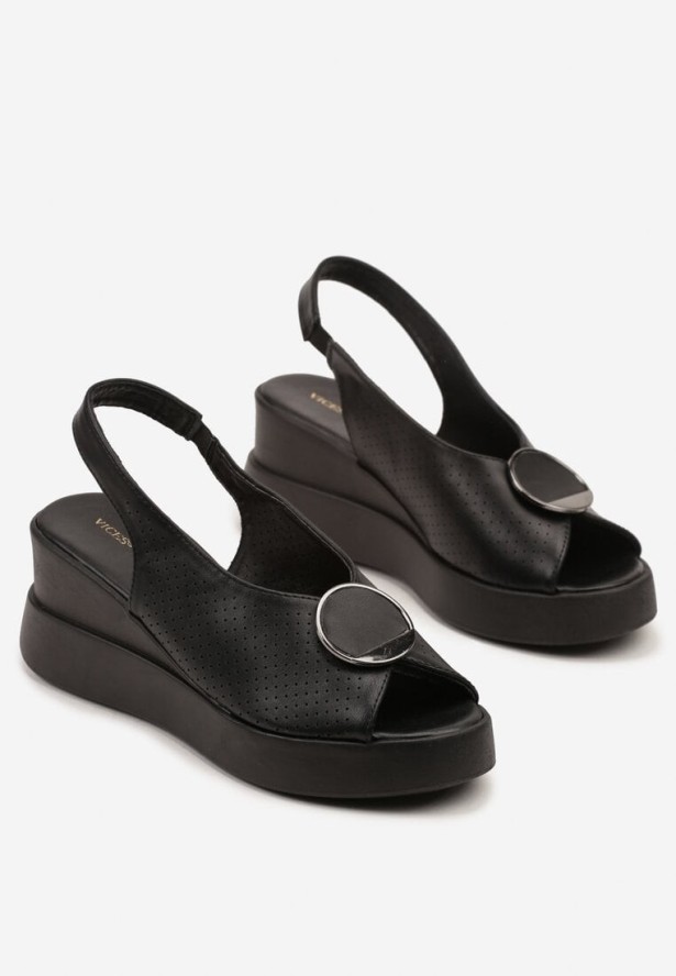 Czarne Ażurowe Sandały na Koturnie Ozdobione Aplikacją Atavia