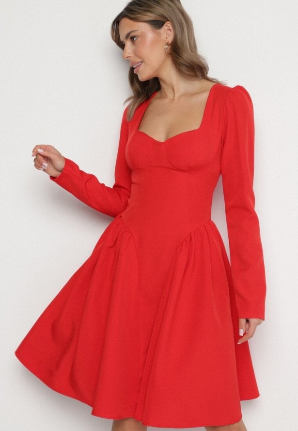 Czerwona Rozkloszowana Sukienka z Usztywnianymi Miseczkami Tillimara