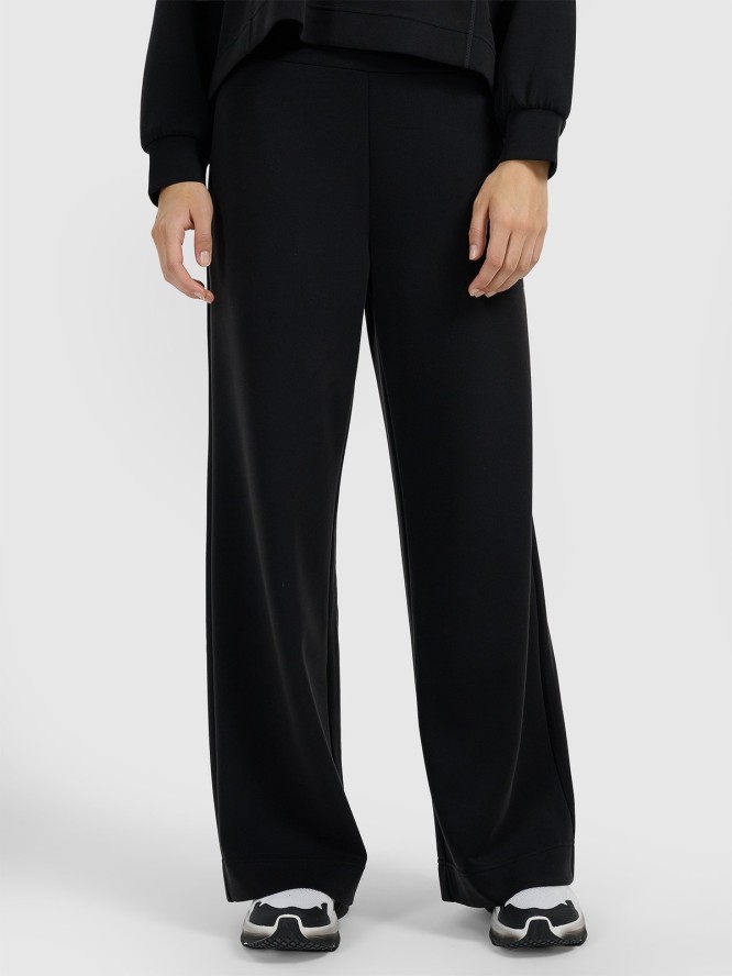 4F Spodnie dresowe z szerokimi nogawkami z modalem damskie - czarne XS