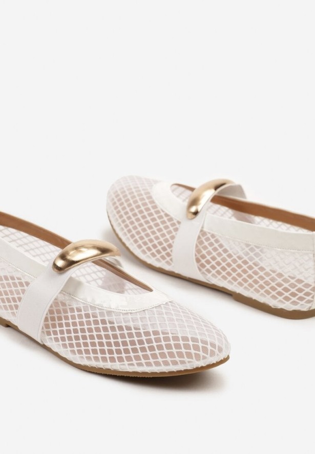 Białe Siateczkowe Balerinki z Metaliczną Ozdobą i Paskiem Irelisa