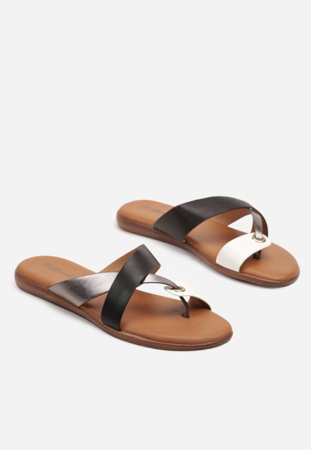 Czarne Klapki Ozdobione Metaliczną Aplikacją Nevalie