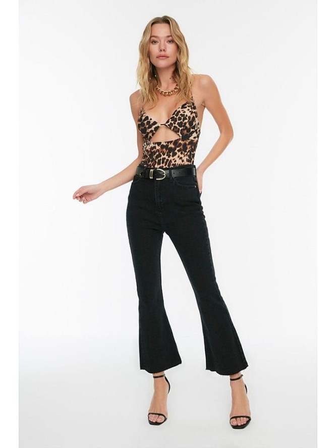 trendyol Dżinsy - Flare fit - w kolorze czarnym rozmiar: 38