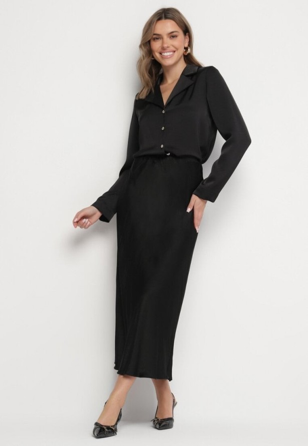 Czarna Spódnica Satynowa z Wiskozy o Rozkloszowanym Kroju Hanorilae