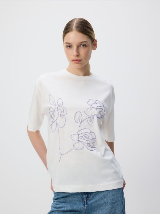 T-shirt z haftem - fioletowy