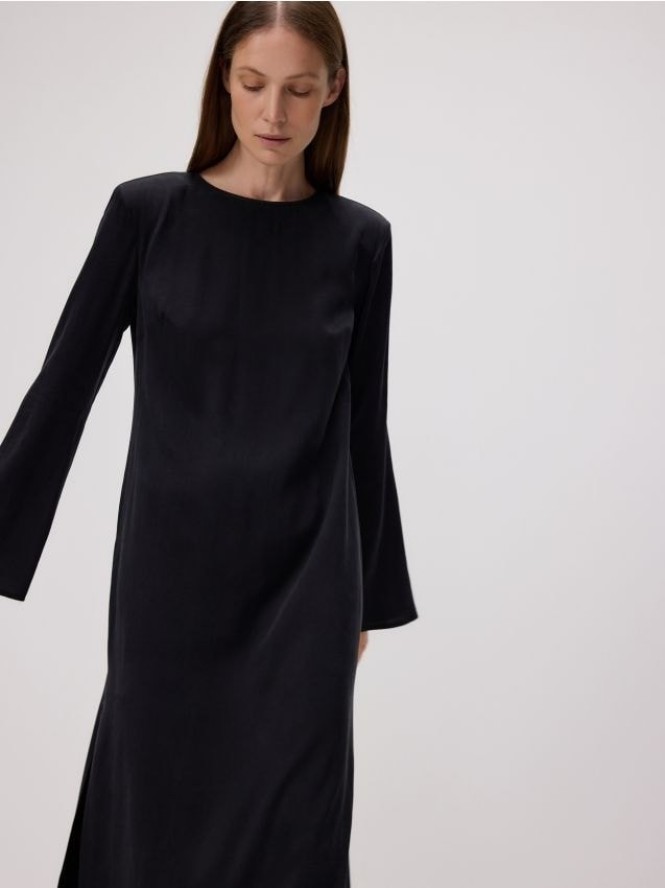 Sukienka maxi z rozcięciem - czarny