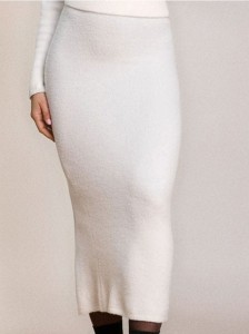 Swetrowa spódnica midi z rozcięciem - kremowy