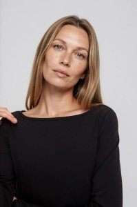 Dopasowana bluzka z długimi rękawami czarna