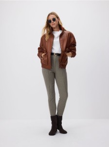 Spodnie z paskiem - brązowy