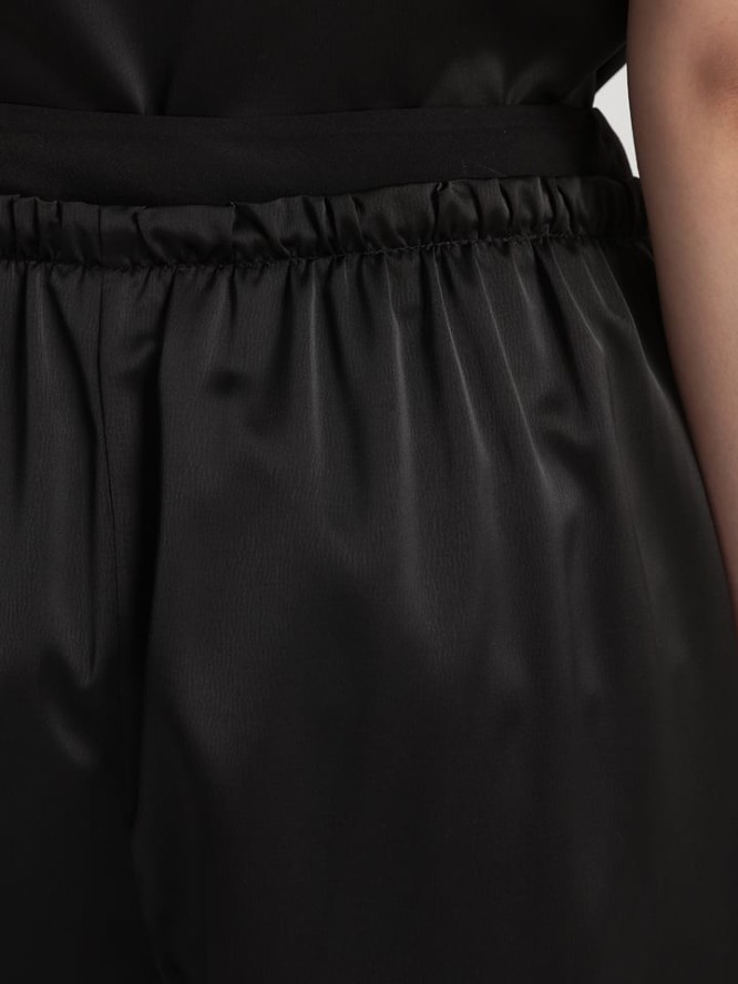 BGN Spodnie w kolorze czarnym rozmiar: 40