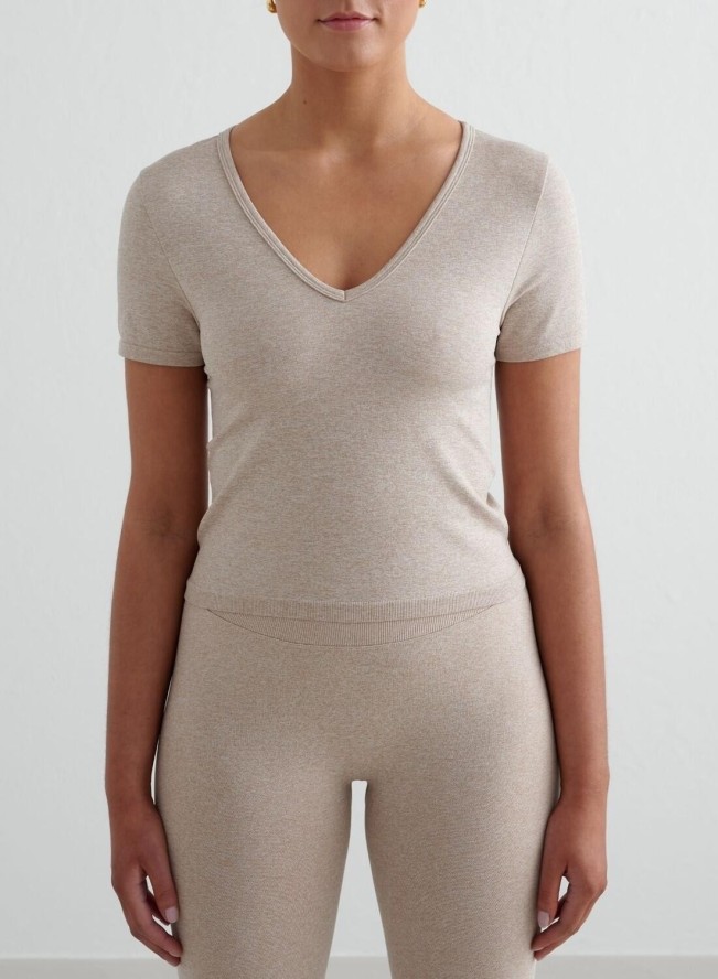 Damski T-shirt bezszwowy, modelujący, dekolt V Shape Seamless beżowy melanż