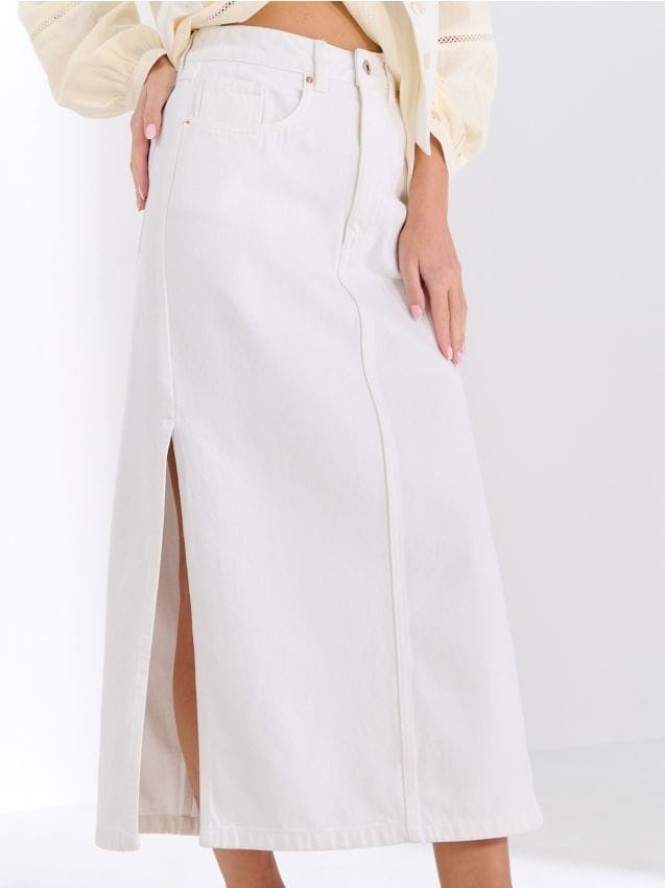 Jeansowa spódnica midi z rozcięciami - biały