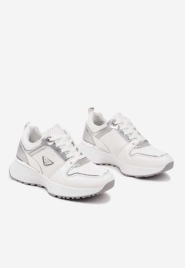 Białe Sneakersy z Trójkątną Aplikacją i Perforacją Sennevia