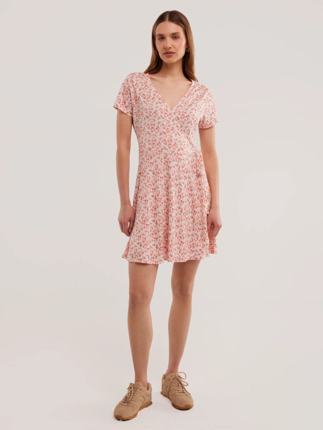 Sukienka damska mini kopertowa z motywem kwiatowym różowa Rihatana 601