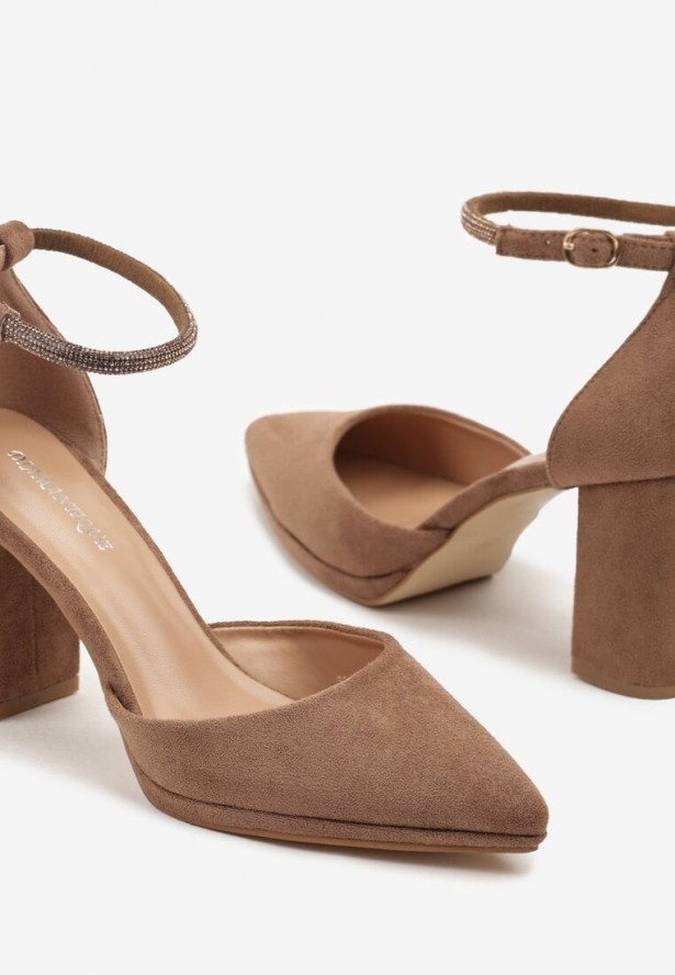 Ciemnobeżowe Czółenka z Imitacji Zamszu na Słupku z Noskiem w Szpic Nusadwen