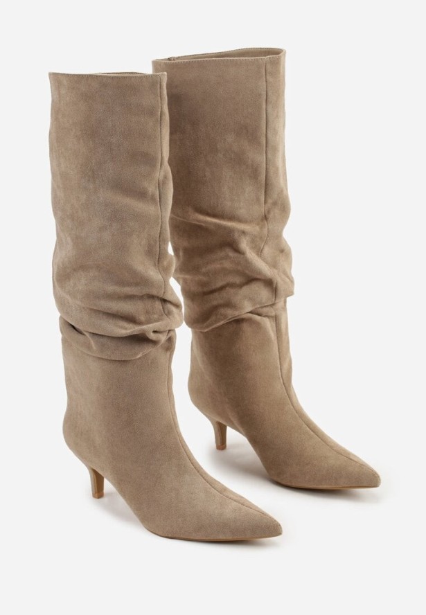 Ciemnobeżowe Marszczone Kozaki na Obcasie Typu Kaczuszka Alevitte