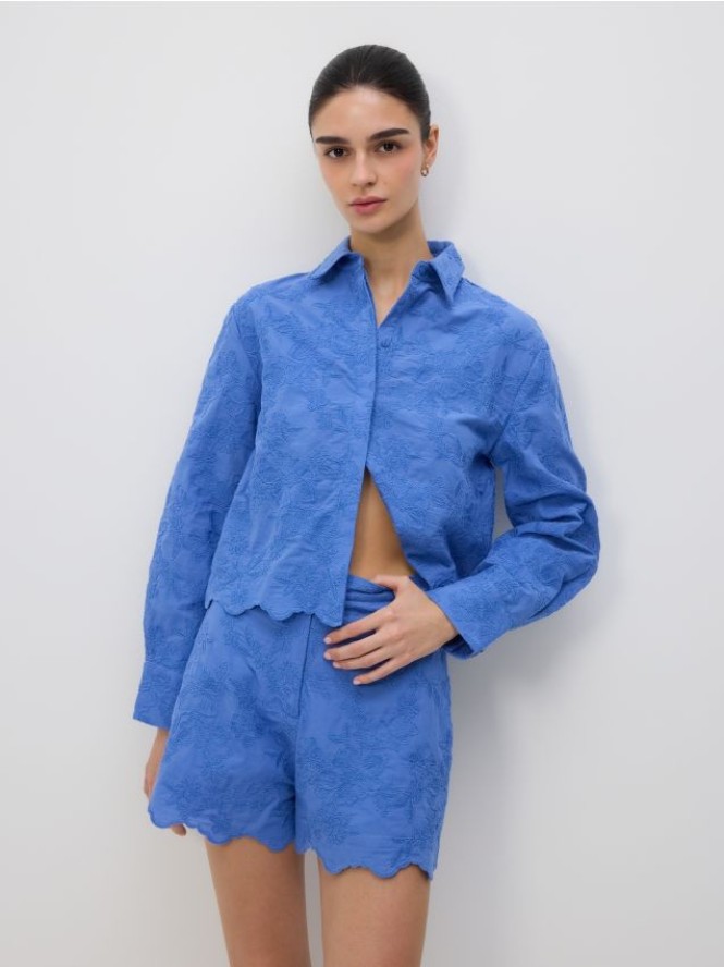 Bawełniane szorty z haftem - jasnoniebieski