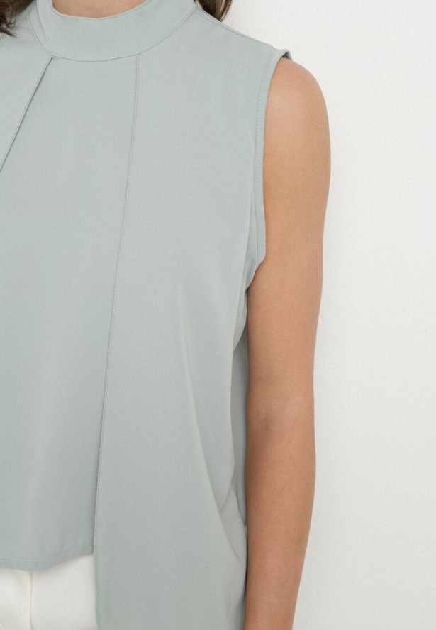 Jasnozielona Asymetryczna Bluzka z Dłuższymi Bokami Fadeleira