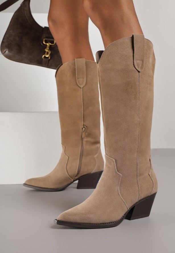 Ciemnobeżowe Zamszowe Kozaki Kowbojki na Stożkowym Obcasie Sevra