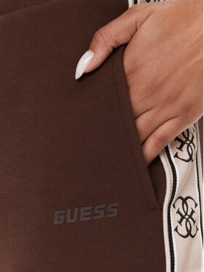 Guess Spodnie dresowe V2YB15 KB3P2 Brązowy Regular Fit