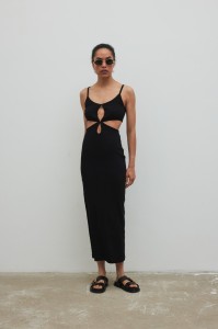 Sukienka z ozdobnymi wycięciami w kolorze BLACK - VENDA MAXI-M/L