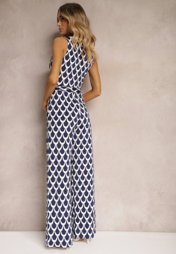 Granatowo-Biały Kombinezon o Taliowanym Kroju z Trójkątnym Dekoltem i Paskiem w Talii Geranea