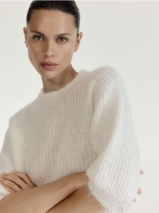 Sweter z wełną - złamana biel