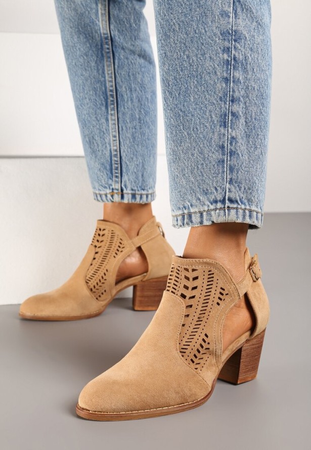 Ciemnobeżowe Ażurowe Botki Vices na Słupku w Stylu Kowbojek Ozdobione Wycięciem Isfedi