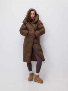 Puchowa kurtka z kapturem - brązowy