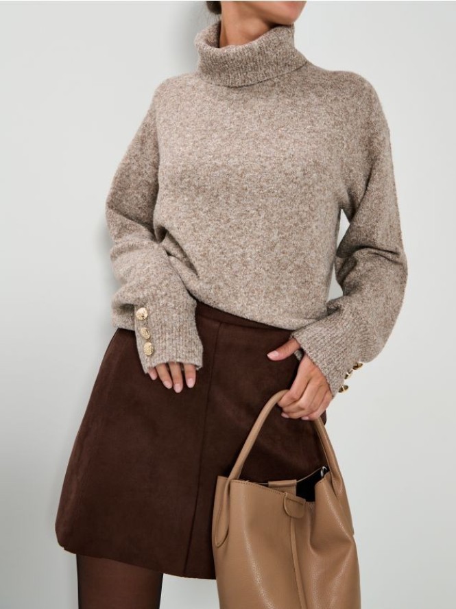 Golf ze zdrobieniami na rękawach - brązowy