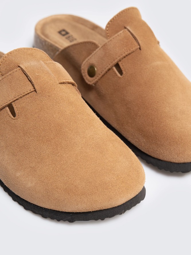 Klapki damskie ze skóry naturalnej brązowe RR274A602 803